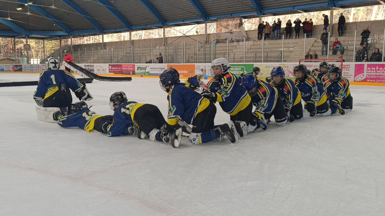 Heimspiel in neuen Trikots
